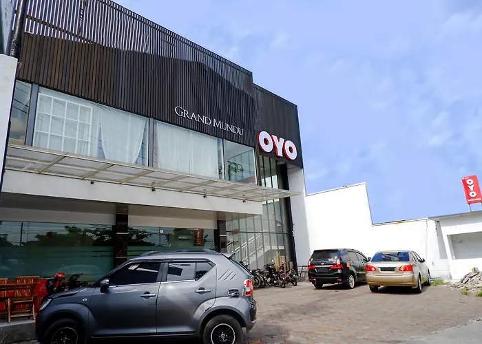 Oyo 379 Grand Mundu Hotel Semarang